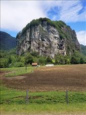 Strange and interesting rock formation.: by suziqtn, Views[365]