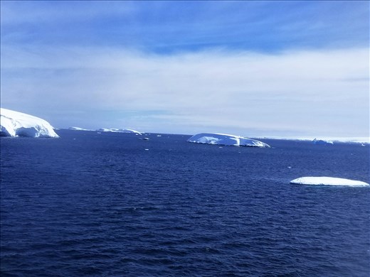 Close-up of ice floes.