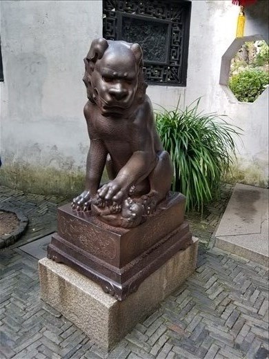 This creature is a female who always is on the left as you enter a doorway. She's guarding it while having her paw on a baby. Another multi-tasking female.