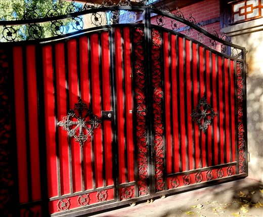 As usual, here is another gorgeous gate.