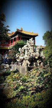 Although I'm not a fan of limestone, I did think it looked beautiful with the pagoda-like building in the background.: by suziqtn, Views[181]