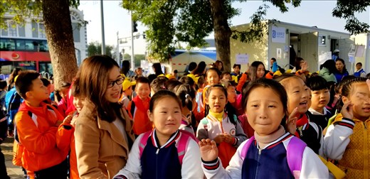 The children, who were on their way to visit the Forbidden City, love to try their English on you and high 5 you. One boy said, 