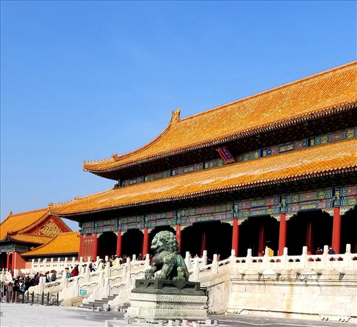 The jade sculpture is the largest one in China and is in front of the Gate of Supreme Harmony. This building was used for banquets during the Qing Dynasty.