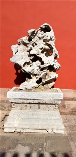 One cannot go anywhere without being surrounded by limestone. The Forbidden City was no exception.