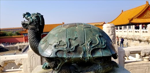 Turtles, which symbolize longevity, power, and tenacity in the Chinese culture, were a common sight.