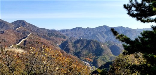 This long view of the wall gives an idea of the rugged territory on which it was built.