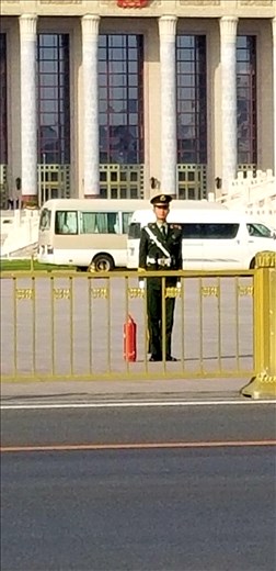 Soldiers stand guard. You aren't allowed to take a close-up photo of them. No one in China except high ranking people carry weapons. Neither the police nor soldiers are armed!