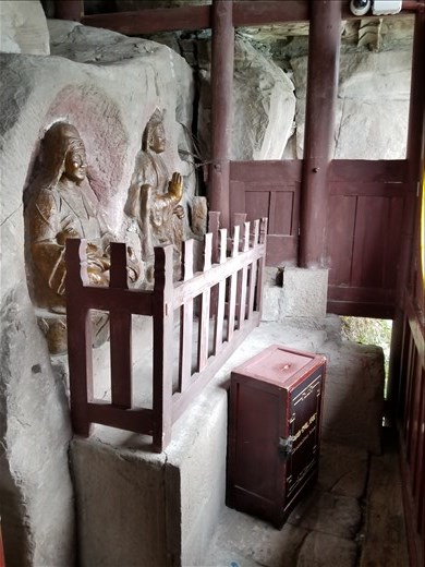 Here one can make offerings to Buddha.