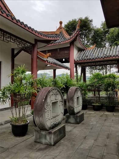 Just before we left to go to the pagoda, I spotted these 2 interesting sculptures.