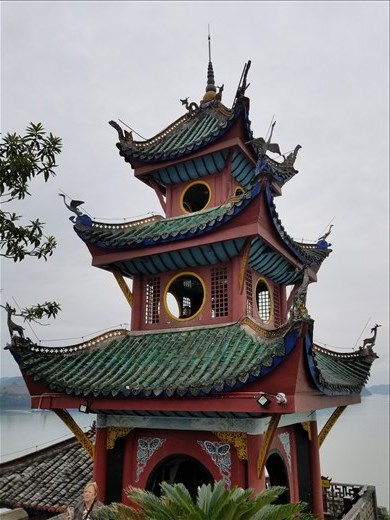 The structure actually has about 12 stories, but the temple, courtyards, etc. are on the 9th floor, thank the goddess!