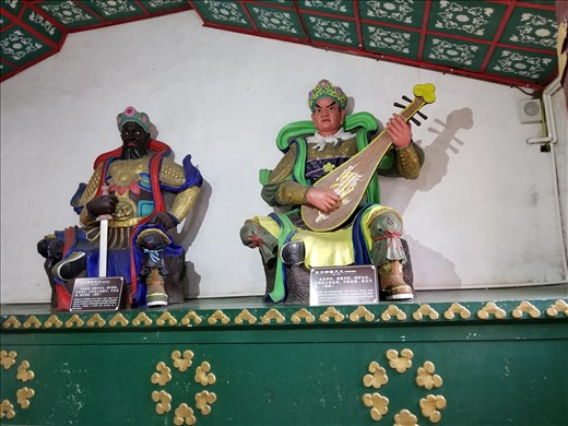 Depictions of other famous people.