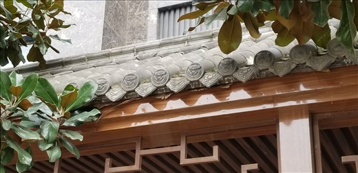 Once again, the tips of the bamboo-like roofs were decorated in detail.