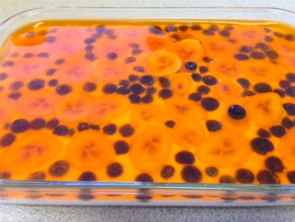 The cool thing is that you can be as creative and colorful as you wish with the use of fruits to make a lovely eye-catching decoration!