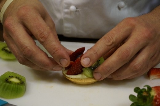 Making fruit tarts