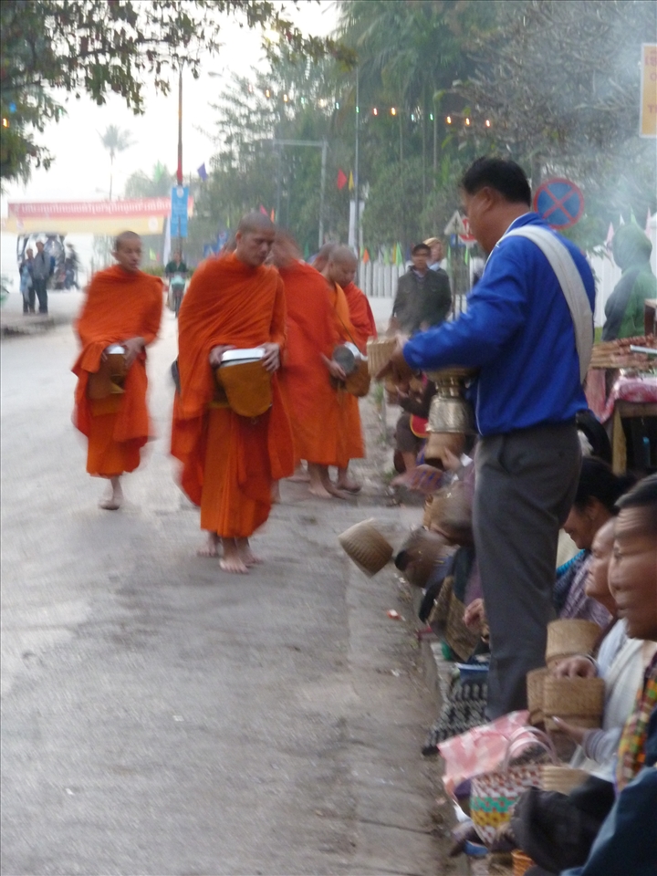 Giving alms. A daily ritual.