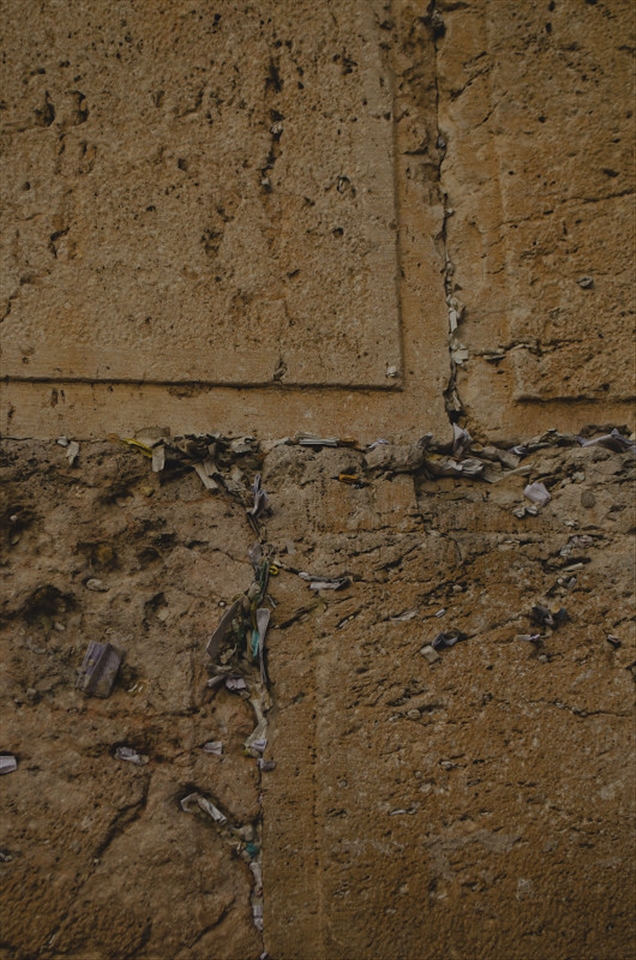 Hundreds of thousands of peoples cries and prayers at the WesterN wall 