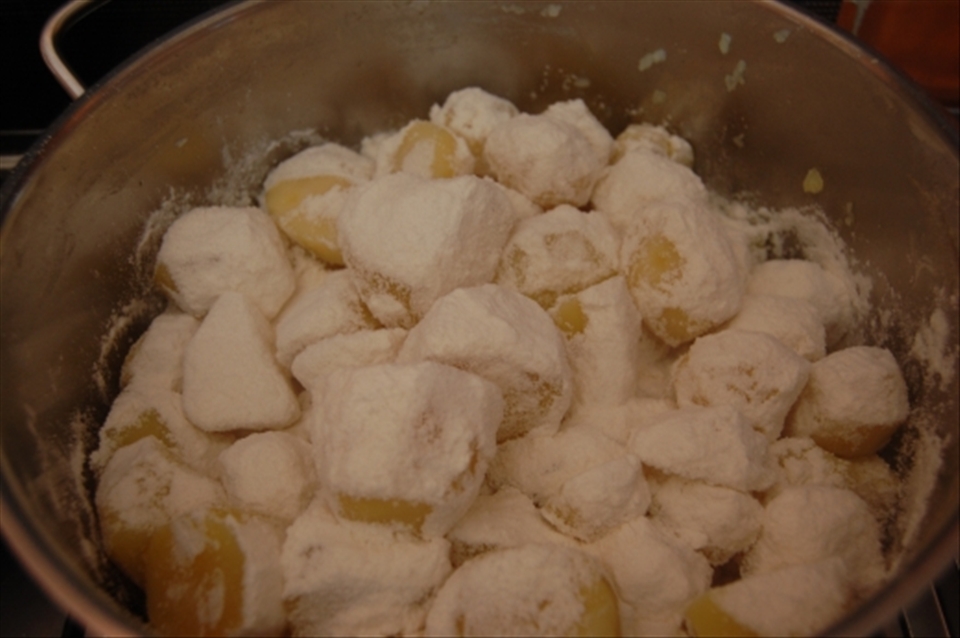Potatoes with flour