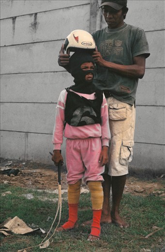 The jockeys are the pride of their families and the ultimate heroes on this day. Fathers carry them on their backs into the arena, prepare their costume and whisper a prayer. Their contribution to the family starts at an early age and sometimes at a hefty price. 