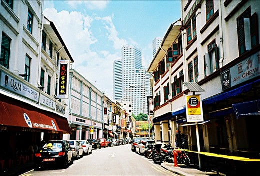 Alongside skyscrapers and other symbols of modernity are the small alleyways lined with old buildings and quaint establishments, creating an interesting and nearly seamless mix of old and new.