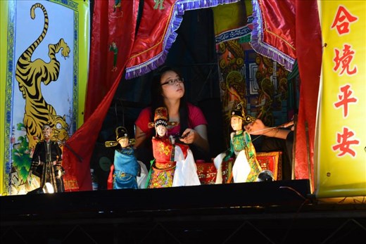 Have you seen this kind of puppet show?It can be found in Penang Georgetown! It was the only one in Malaysia who still run this kind of traditional Teo Chew Puppet Show.Glad that we still remain this traditional shows, to let people know.