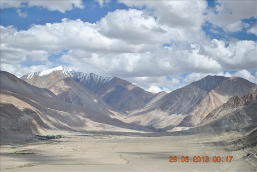 The clouds gather above the mountains like a gathering crowd.