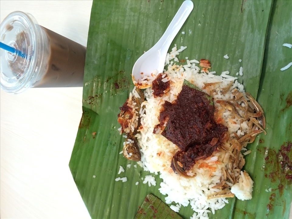The Nasi Lemak I had at a night market in KL. Just how I remembered it, served warm and wrapped in a banana leaf. Ice Milo helped mellow the spice from the sambal. 