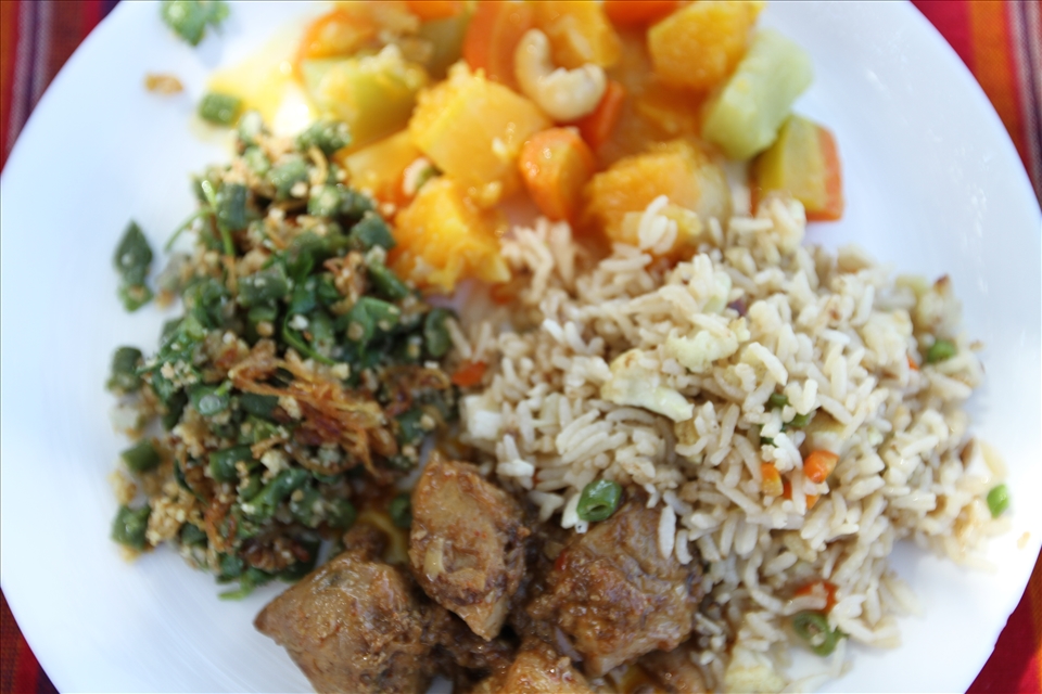 Close up of the full Burmese picnic meal