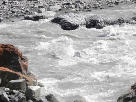 There's ice in that there river!