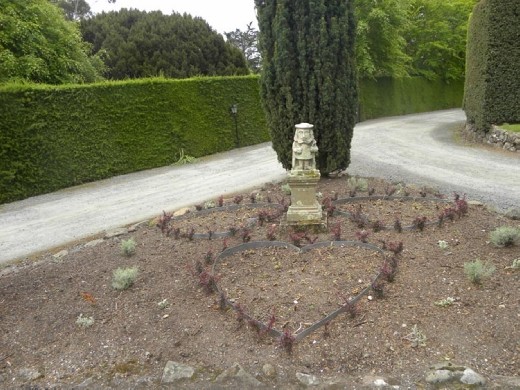 This was our introduction to the Alice in Wonderland treasure hunt we were about to embark upon on the grounds.