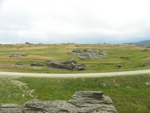 Big rocks dot the landscape on our way to Middlemarch.