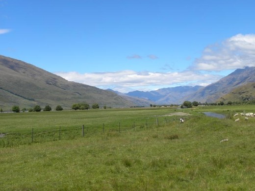 A peaceful valley, carved by glaciers, between Wanaka and Queenstown.