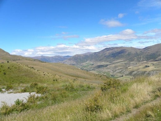 A look up the Kawarau Gorge towards Cromwell on a bright, sunny day. [sigh!]