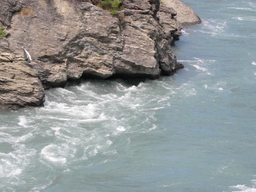 The outflow causes strong undercurrents in the Kawarau River.
