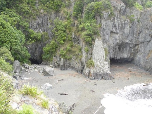 We found two caves as we wound down the walkway. The little one on the left was very interesting...