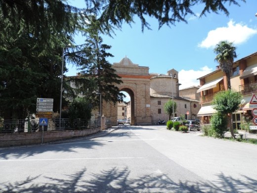 This grand arch protected what used to be the main entrance to Urbsaglia (Urb Salvia).