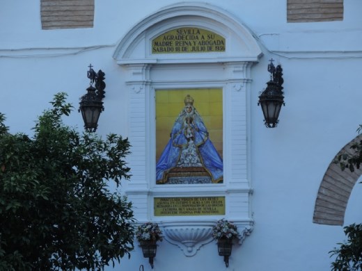 As noted earlier, tiles are everywhere! Many commemorate significant people and events.