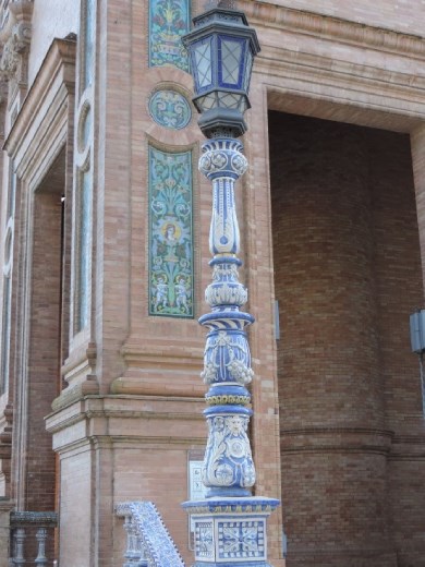 Even the lamp posts are tiled!