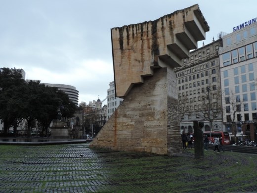 An interesting sculpture greeted us at Plaça Catalunya.