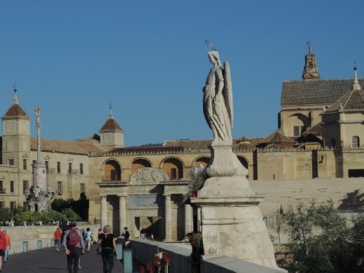 Patron Saint of Córdoba, Saint Rafael, is honored with a statue. On the left is the Triunfo column.