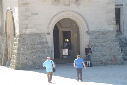 Although the piper at the entrance was a nice touch