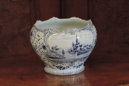 The antique pieces were stunning, as exhibited by this porcelain dish