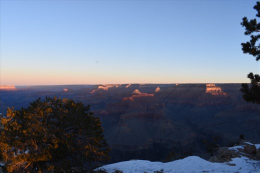 Then, early sunlight painted the northern Canyon rim, as well as tips of the mesas within the Canyon.