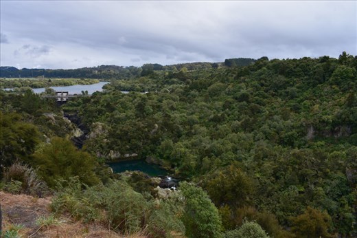 Here's the ravine below Aratiatia Dam before water is released.