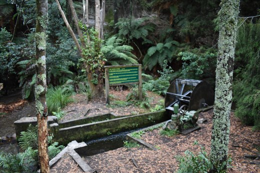 We left the dam to see if we could find a water wheel near Kinloch (on the west side of Lake Taupo). Sadly, we did find it ... and it was pretty disappointing to say the least.