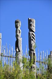 The totem figures faced different directions to protect all sides of the 'pa.': by taylortreks, Views[333]