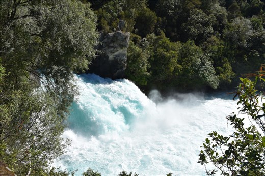 Although energetic, the 'falls' are more like large rapids. The vertical fall appears to be less than 3 meters.