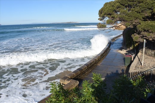 Now, there's a bigger splash as the foamy spray hits higher on the wall.