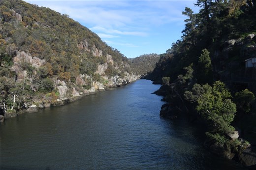 Hard to believe that the hubbub of downtown Launceston is just 5 minutes away from this tranquil beauty.
