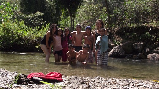 juegos en el río con los niños