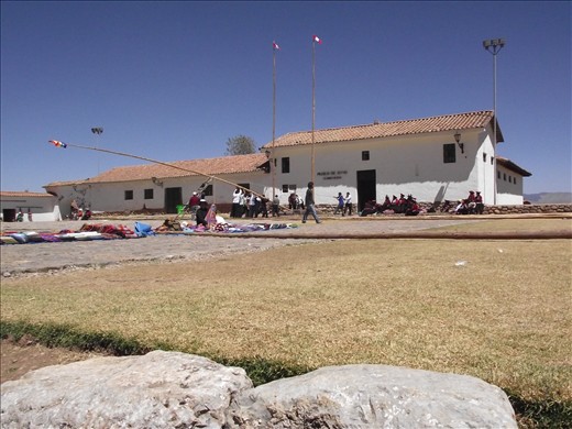 installation de poteaux pour la fete
